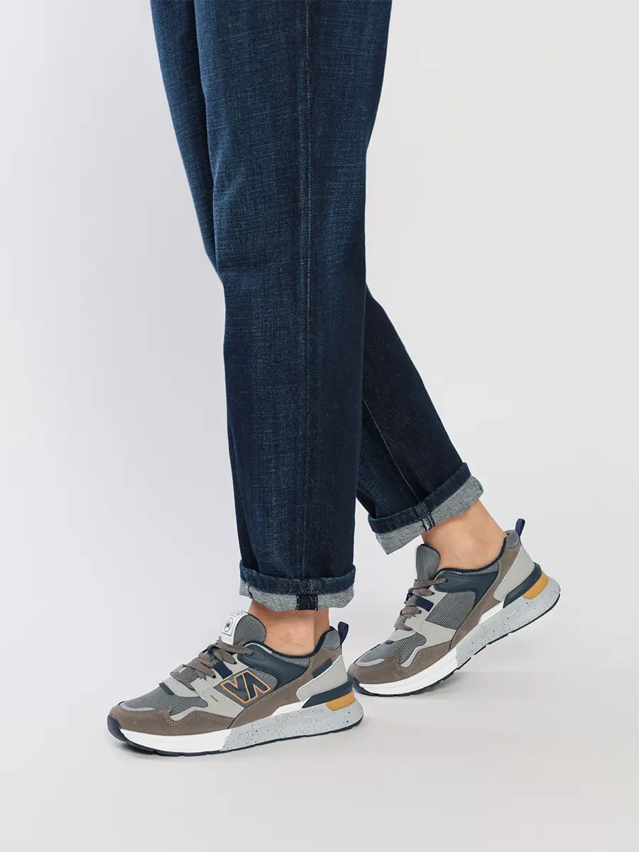 Кроссовки комбинированные в стиле колор-блок